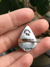 Load image into Gallery viewer, Kite shaped Hubei turquoise ring - size 6