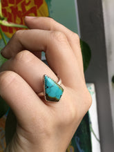 Load image into Gallery viewer, Kite shaped Hubei turquoise ring - size 8