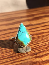 Load image into Gallery viewer, Kite shaped Hubei turquoise ring - size 8