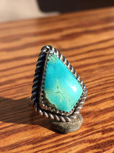 Load image into Gallery viewer, Kite shaped Hubei turquoise ring - size 6