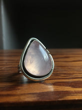 Load image into Gallery viewer, Pear shaped rose quartz ring with notches - size 10