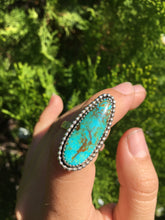 Load image into Gallery viewer, Bright blue turquoise ring with beaded detail - size 6