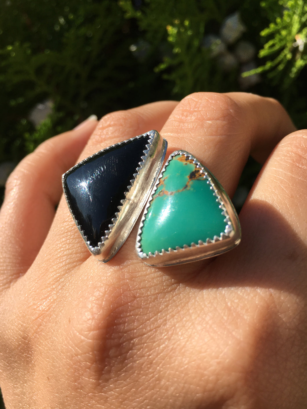 Green Royston and black onyx ring - size 8-9