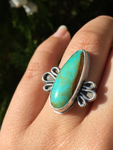 Load image into Gallery viewer, Turquoise ring with loop details - size 6.5