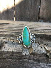 Load image into Gallery viewer, Turquoise ring with loop details - size 6.5