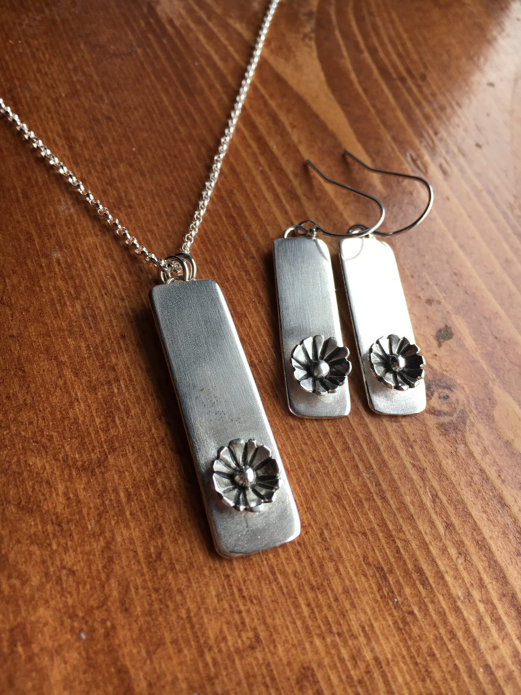Simple handmade flower necklace/earring set