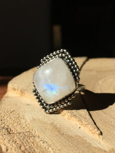 Square moonstone with beaded wire details ring - size 9