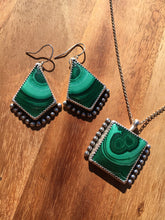 Load image into Gallery viewer, Swirly green malachite earring/necklace set