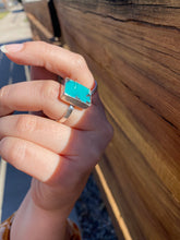 Load image into Gallery viewer, Teal Hubei Turquoise with Black Matrix Ring - size 10