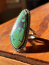 Load image into Gallery viewer, Green and Black Hubei Turquoise Ring with Twist Wire—size 8
