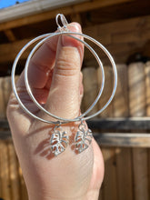 Load image into Gallery viewer, Smooth and Shiny Monstera Hoops