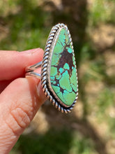 Load image into Gallery viewer, Green and Black Hubei Turquoise Ring with Twist Wire—size 8