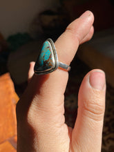 Load image into Gallery viewer, Kingman Turquoise Ring with Decorative Notches—size 6.5